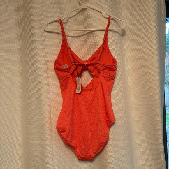 NWT! Shade & Shore Women's One-Piece Swimsuit - Picture 2 of 6